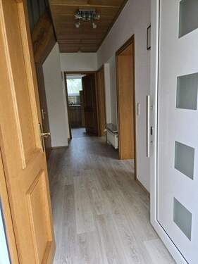 Flur EG - Einfamilienhaus mit 150,00 m&sup2; in Saulheim zur Miete