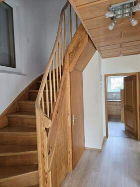 Treppe EG und Küchentür - 