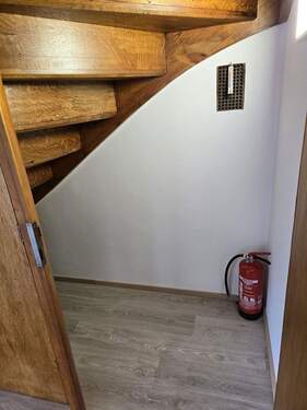 Abstellkammer unter d. Treppe - 