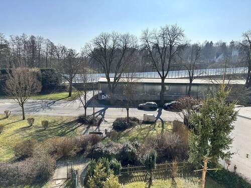 Blick ins Grüne - 3 Zimmer Etagenwohnung zum Kaufen in Oelsnitz/V.