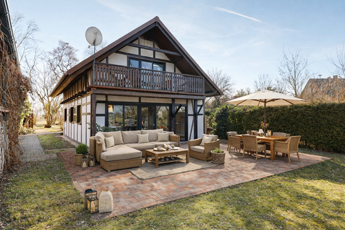 KI Rückseite ohne Bäume.png - 