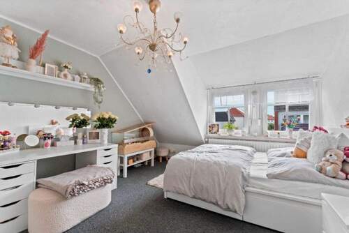 Schlafzimmer - 9 Zimmer Mehrfamilienhaus, Wohnhaus zum Kaufen in Bremen