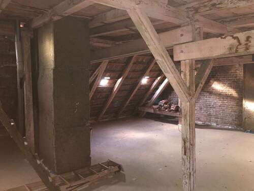 Dachboden - Altbau-Dachgeschoss mit exklusiver Baugenehmigung