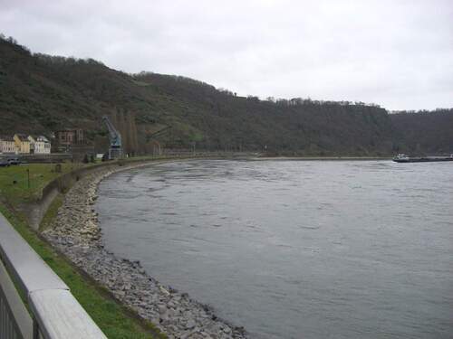 Blick vom Balkon - 1. Linie am Rhein, Sonnenseite, Sankt Goarshausen Mittelhaus 145 QM