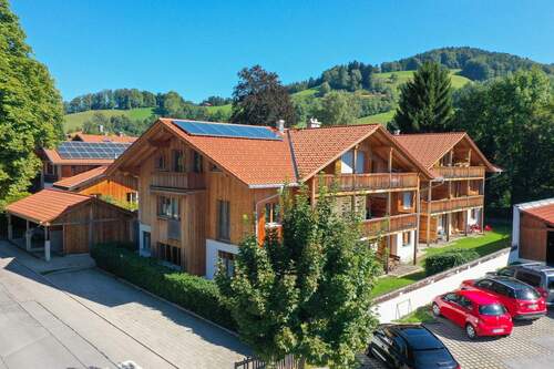 Hausansicht - 2 Zimmer Etagenwohnung zum Kaufen in Schliersee