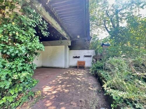 Überdachte Terrasse, Ruheoase im Grünen - 
