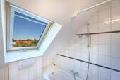 Bad mit Badewanne - 