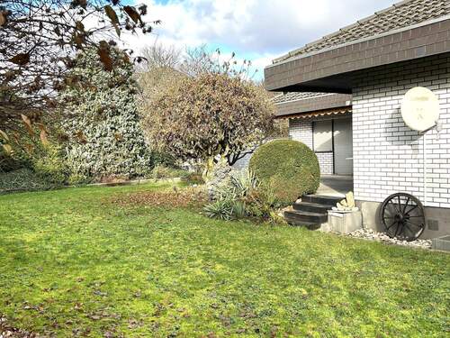 Seitenansicht - Einfamilienhaus mit 140,00 m&sup2; in Hofheim am Taunus zum Kaufen