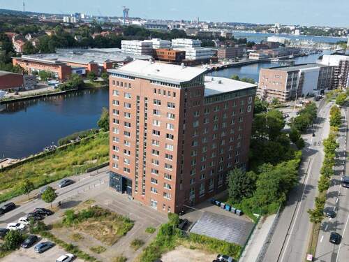 Ansicht Eingang Nord Ost - 3 Zimmer Mehrfamilienhaus, Wohnhaus zum Kaufen in Kiel