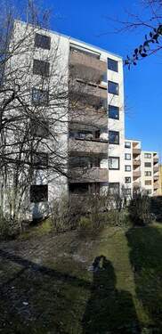 20260305_144501.jpg - Großzügige Eigentumswohnung im 4. OG mit Fahrstuhl, Balkon und traumhaftem Blick über den Teutoburger Wald - 5 ZKB, Gäste-WC, Balkon und Garage