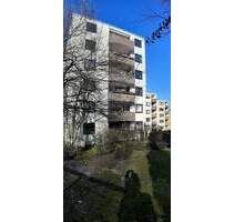 Großzügige Eigentumswohnung im 4. OG mit Fahrstuhl, Balkon und traumhaftem Blick über den Teutoburger Wald - 5 ZKB, Gäste-WC, Balkon und Garage - Bielefeld Kirchdornberg