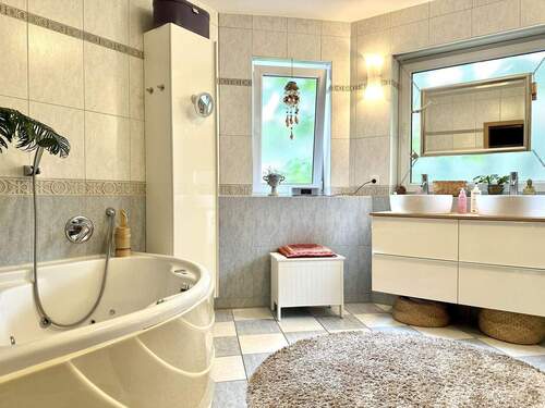 Tageslichtbad im Obergeschoss - 