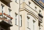 Fassade - Altbautraum: vermietete 4-Zimmer-Altbauwohnung mit Balkon, fußläufig zu Cafés, Läden & Kultur!