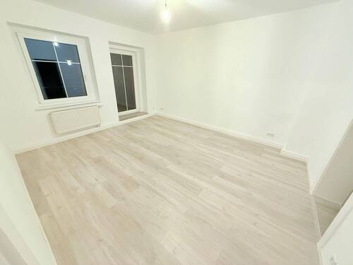 IMG_3295 - **Besichtigung: Fr. 26.09.2025 um 16:00 Uhr** Kl. Familien-Whg mit sonnigen Balkon!