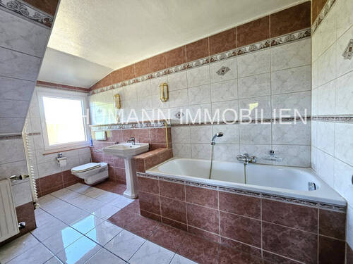 Wannenbad mit Dusche - 