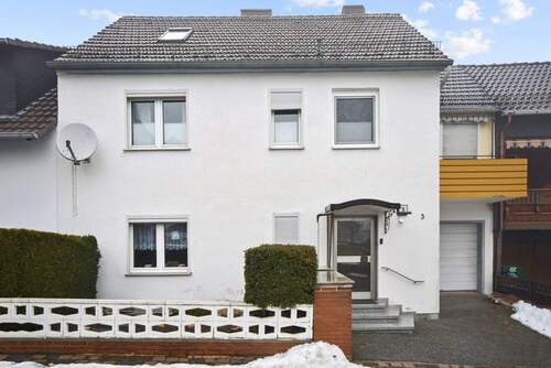 Vorderansicht - Charmantes Reihenmittelhaus in ruhiger Lage mit Blick ins Grüne