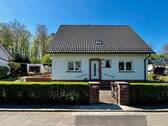 Straßenansicht - KL-Am Belzappel: Freistehendes Einfamilienhaus mit Garage und schönem Garten in bevorzugter Lage