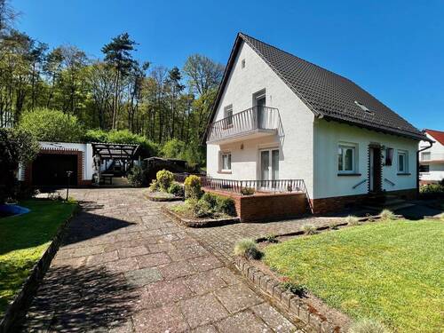 Einfahrtsansicht - 5 Zimmer Einfamilienhaus zum Kaufen in Kaiserslautern