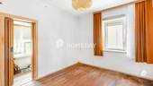 1. OG Schlafzimmer 1 - 