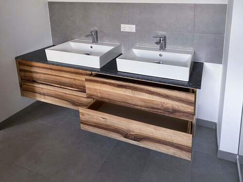 Bad mit Einbauten vom Schreine - 