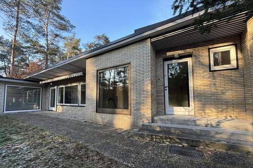 Außenansicht - Traumhafter Bungalow im Grünen - 549.000,00&nbsp;EUR Kaufpreis, ca.&nbsp; 216,40&nbsp;m&sup2;&nbsp;Wohnfl&auml;che