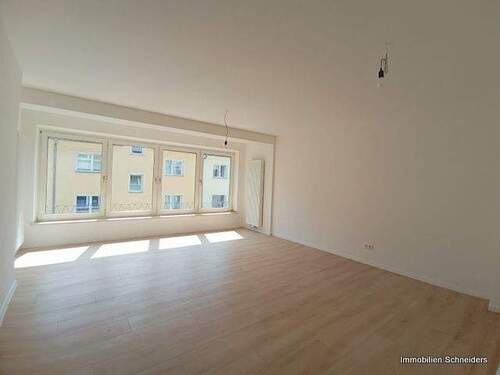 Wohnzimmer - 3 Zimmer Etagenwohnung zur Miete in Duisburg