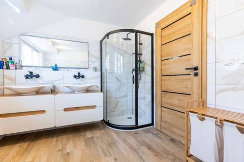 Tageslichtbad_Vorderhaus_OG - 