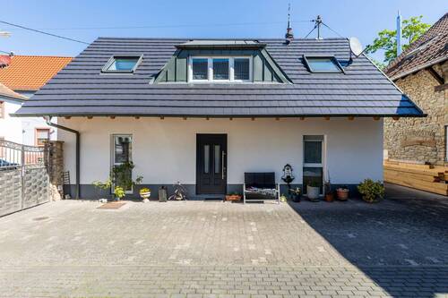 Vorderhaus - Sanierungsfrei, vielseitig, bezugsbereit - Ihr neues Zuhause mit Extra-Raum für Ideen!