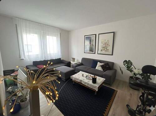 Wohnzimmer - 3 Zimmer Etagenwohnung zum Kaufen in Stuttgart