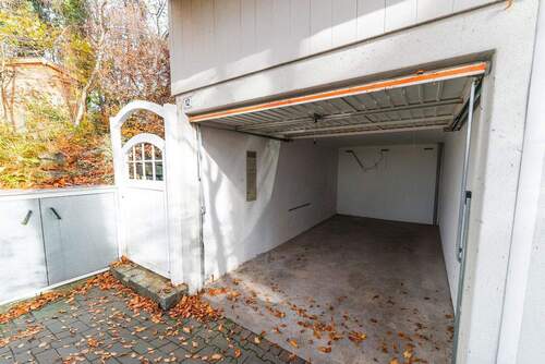 Garage mit Stellplatz - 