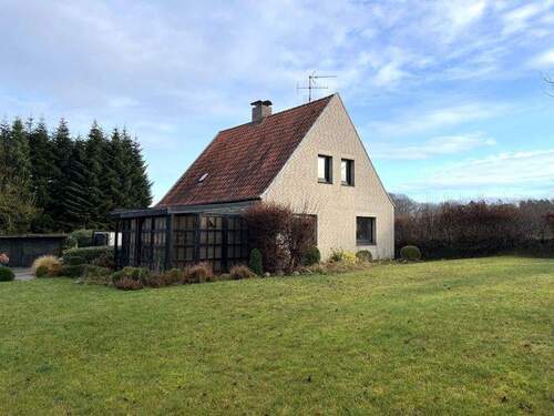 Südwestansicht Haus - 4 Zimmer Einfamilienhaus zum Kaufen in Schlotfeld