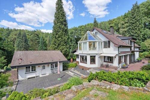 Übersicht über Wohnhaus und Nebengebäude - 