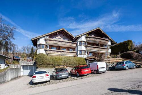 Mehrfamilienhaus mit 8 Wohnungen.jpg - 