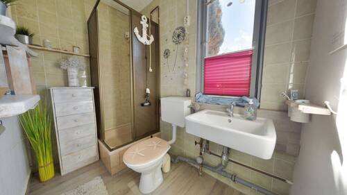 Bad mit Dusche - 