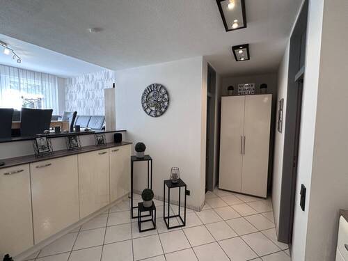 Küchendiele mit Blick ins Wohnzimmer - 