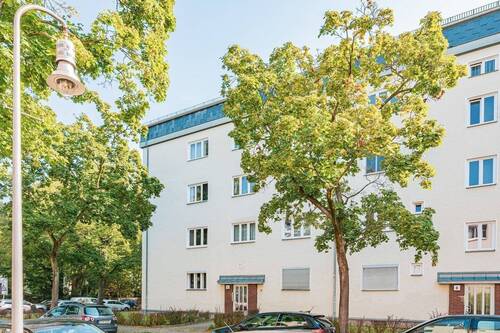 Gebäudeeingang - 4 Zimmer Etagenwohnung zum Kaufen in Berlin