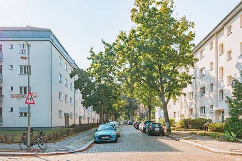 Straßenansicht - 4 Zimmer Etagenwohnung in Berlin