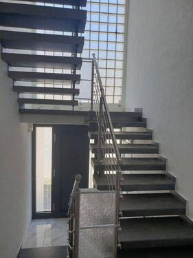 Treppenhaus - Mehrfamilienhaus, Wohnhaus mit 242,00 m&sup2; in Friedrichsdorf zum Kaufen