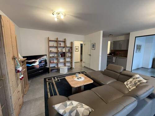 Bild 1 - Zentrale 3-ZKB-Wohnung im 1. OG in Osnabrück - modern und hell (Whg. 4)