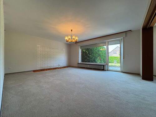 Wohnzimmer mit Terrassenzugang EG - 