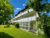 Gebäudeansicht - Gepflegte, renovierte 1,5 - 2-Zimmerwohnung mit Wintergarten und gem. Gartenbereich in Südlage