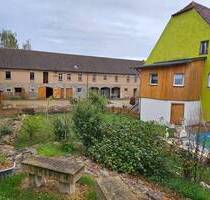 3-Seiten-Bauernhof: großes Grundstück, Scheune, Wohnhaus, Stall- und Wirtschaftsgebäude - Naundorf Kemmlitz