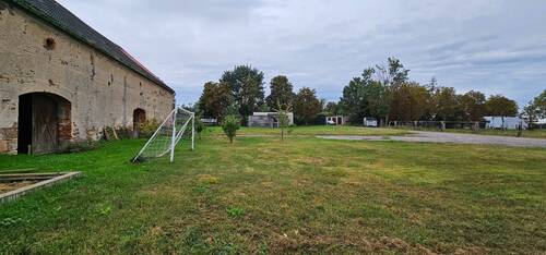 Grundstück hinter der Scheune - 5 Zimmer Bauernhaus, Landhaus in Naundorf