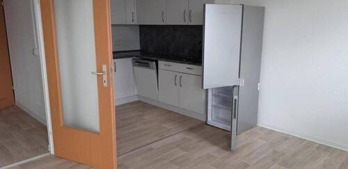 offene Küche - 3-Raum-Wohnung mit Einbauküche und Balkon