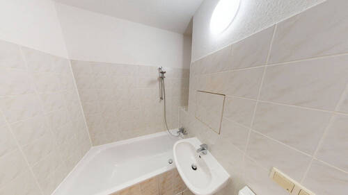 Bad mit Wanne - 3 Zimmer Etagenwohnung in Chemnitz