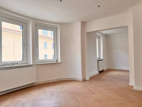 Esszimmer mit Zugang zum Wohnzimmer - 