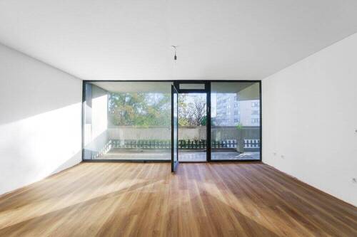 Wohnzimmer - 3 Zimmer Etagenwohnung zur Miete in München