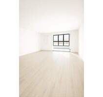 Renovierte, großzügige Wohnung mit 2 Zimmern, Fahrstuhl und guter Infrastruktur - Wedel