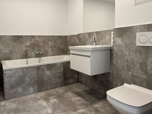 Badezimmer mit Badewanne - 