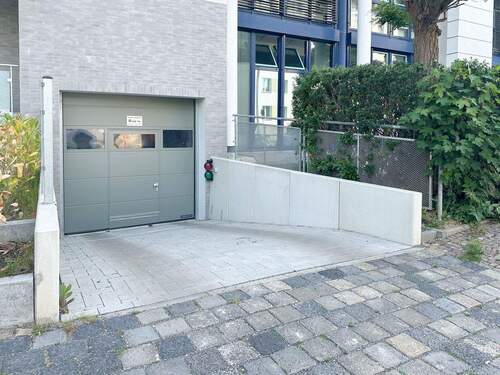 Tiefgarageneinfahrt - 